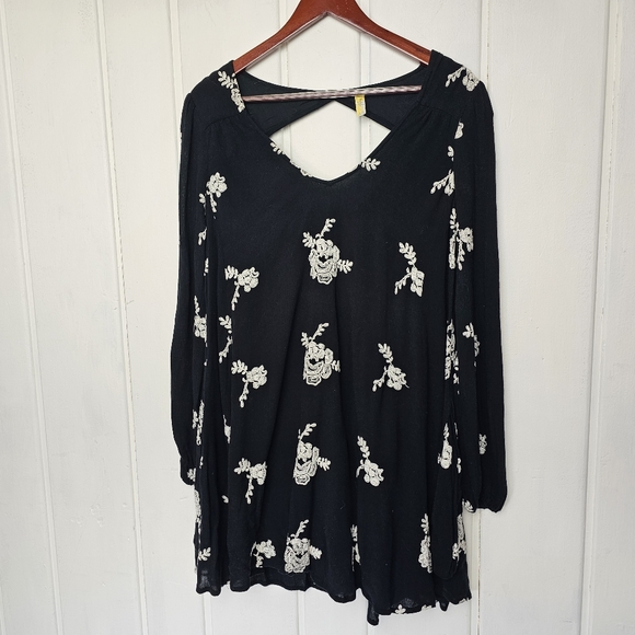 Free People Dresses & Skirts - Free People Embroidered Floral Austin Black White Mini Dress Small
